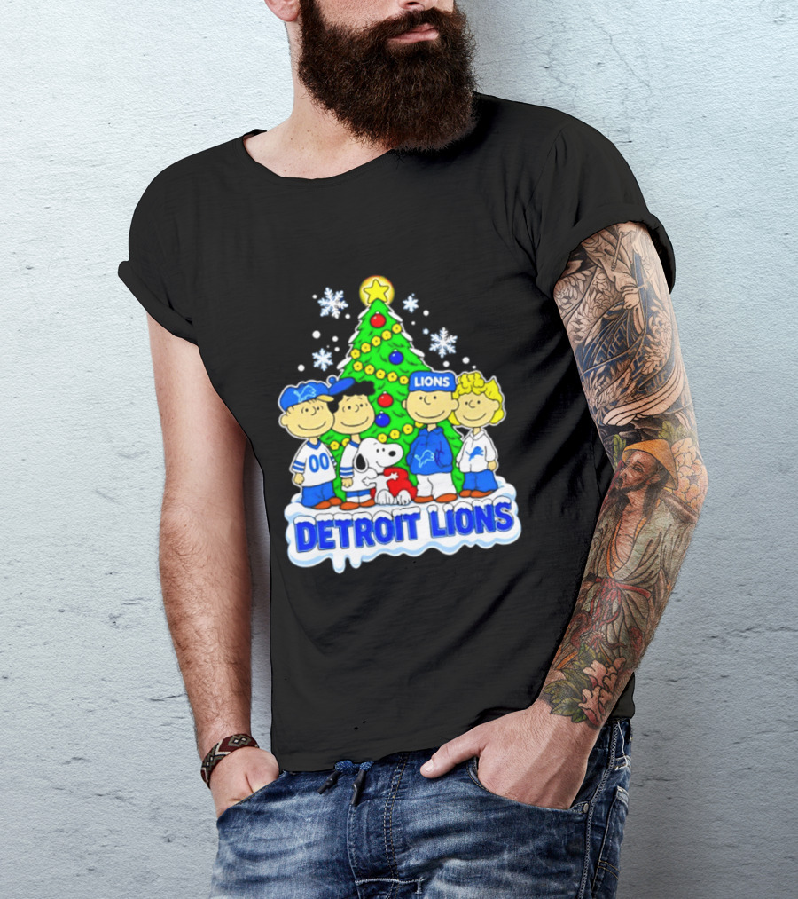 Peanuts Christmas Tree Detroit Lions Team Snoopy Woodstock T-Shirt