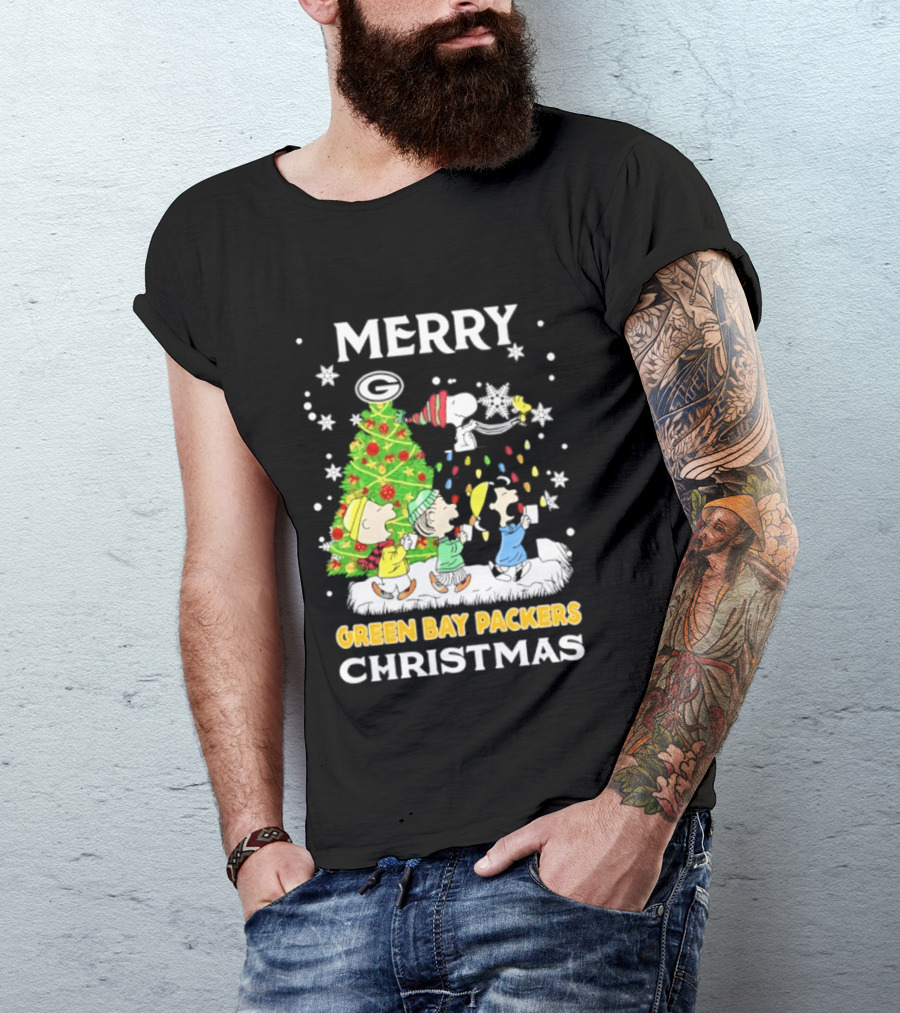 Merry Green Bay Packers Peanuts Christmas Caroling With Snoopy And Woodstock T-Shirt