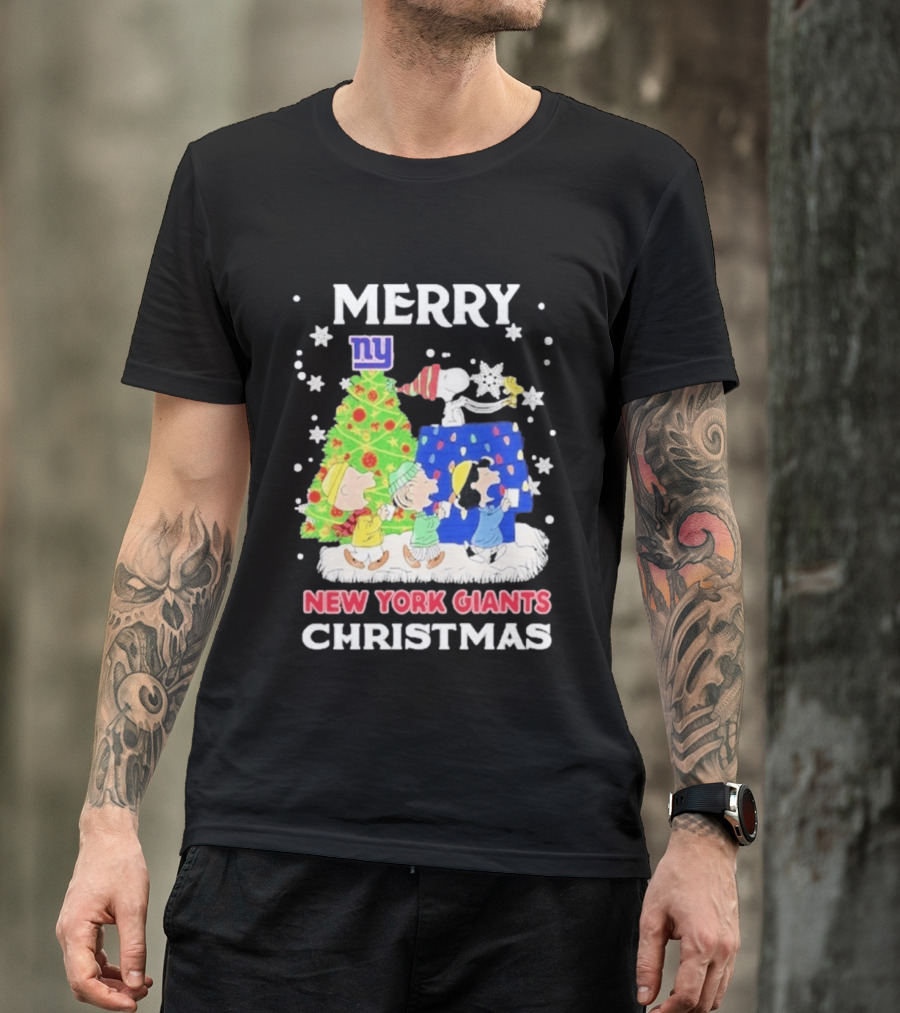 New York Giants Peanuts Merry Christmas 2026 Snoopy Woodstock Charlie Brown T-Shirt