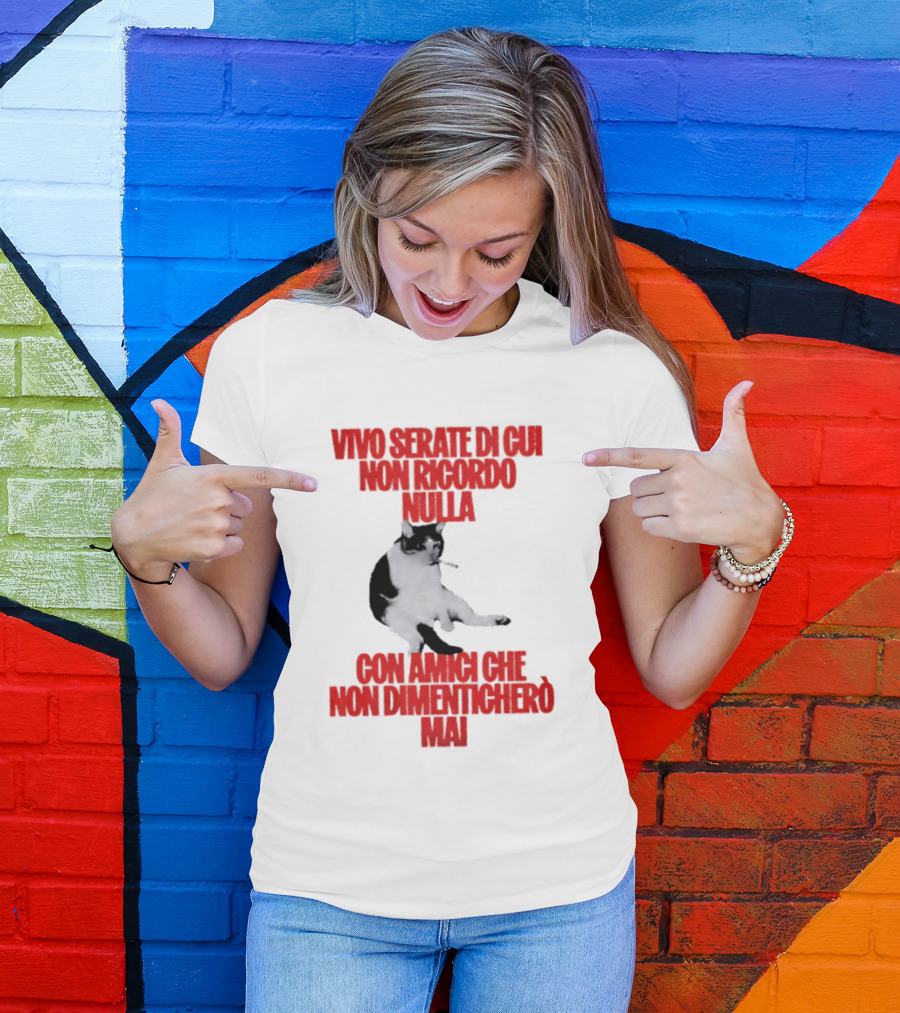 Vivo Serate Di Cui Non Ricordo Nulla Con Amici Che Non Dimenticherò Mai Gatto Divertente T-Shirt