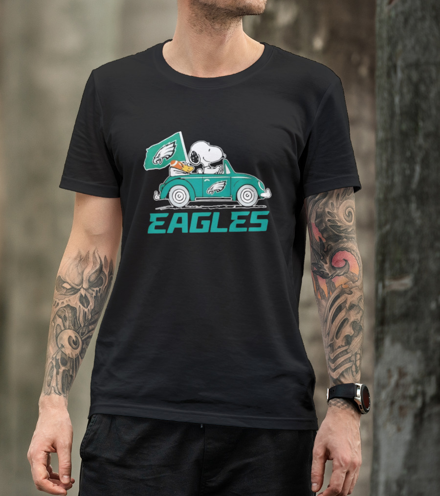 Snoopy Woodstock Driving Car With Philadelphia Eagles Flag EAGLES T-Shirt