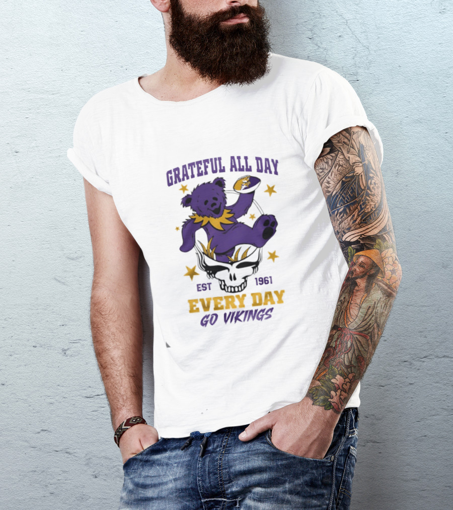Grateful All Day Every Day Go Vikings Est 1961 Bear Skull Stars T-Shirt