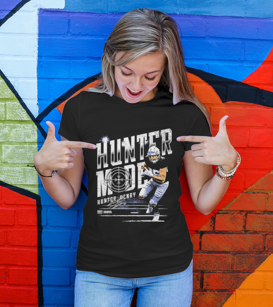 Hunter Henry Hunter Mode New England Patriots Target Accuracy Football T-Shirt