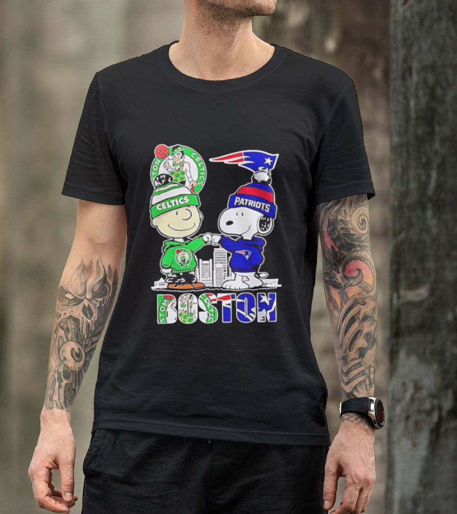 Charlie Brown Snoopy Celtics Patriots Boston Fist Bump T-Shirt