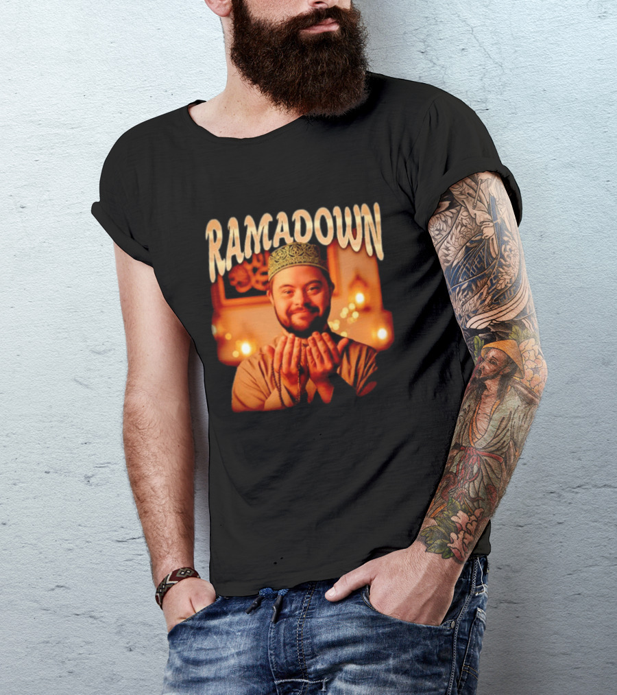 Ramadown Mens Kufi Malawi Hexa Series Smiling Man Praying Ramadan T-Shirt