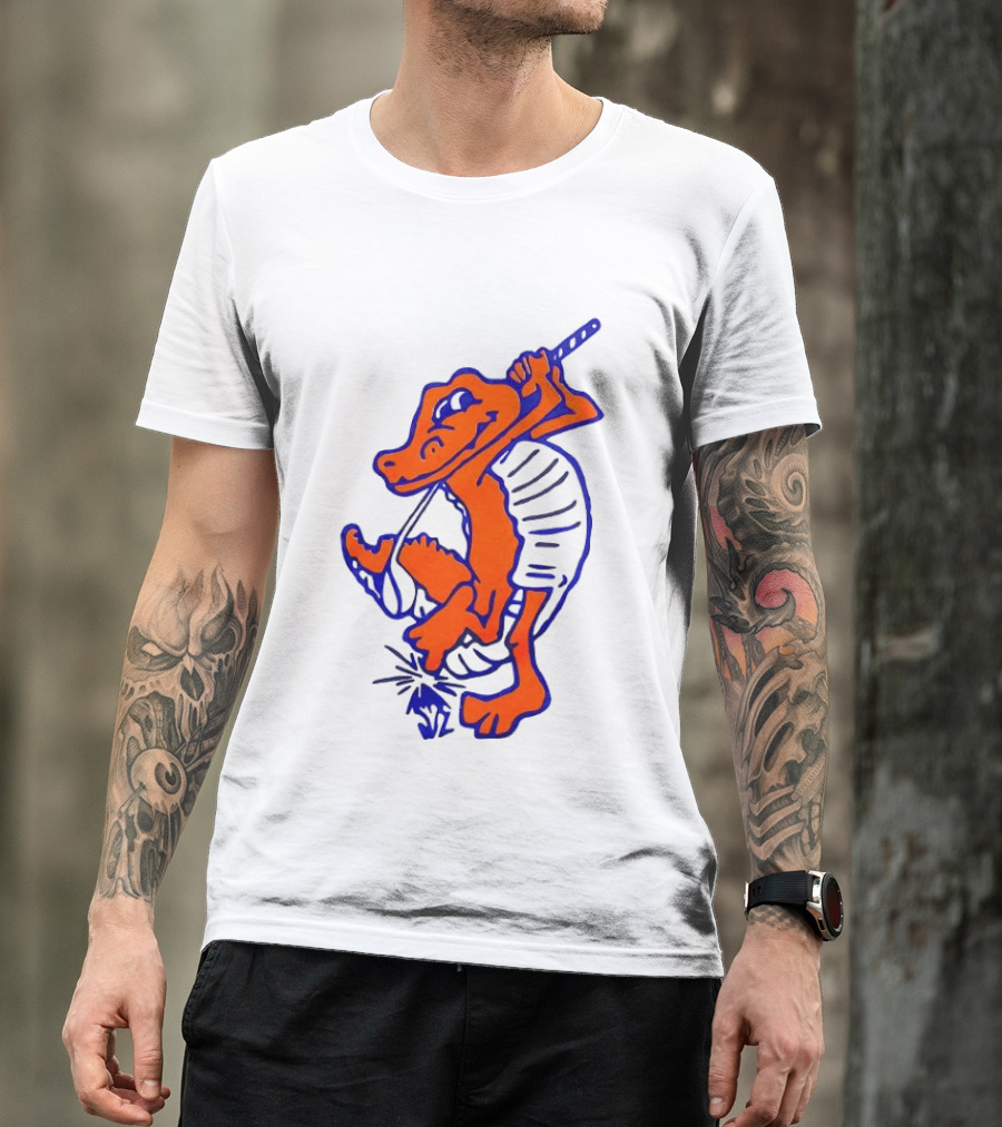 Swinging Gator Vintage Cartoon Playing Golf T-Shirt