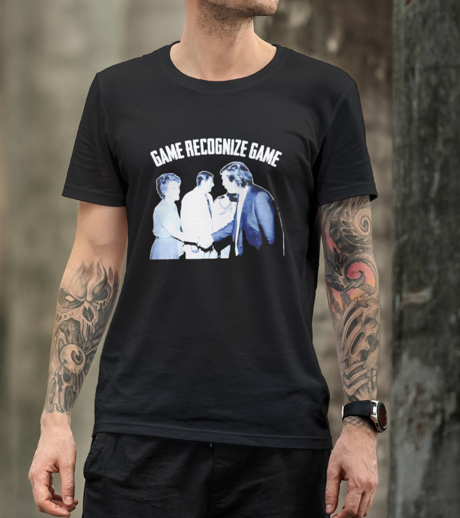 Game Recognize Game Donald Trump Shakes Hands With Ronald Reagan T-Shirt