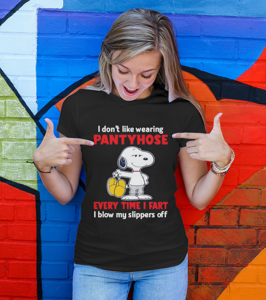 Snoopy I Don't Like Wearing Pantyhose Every Time I Fart I Blow My Slippers Off T-Shirt