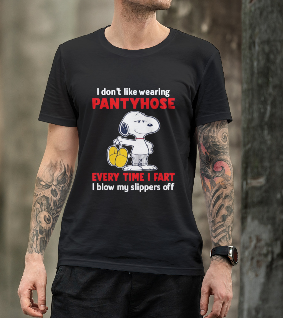 Snoopy I Don't Like Wearing Pantyhose Every Time I Fart I Blow My Slippers Off T-Shirt