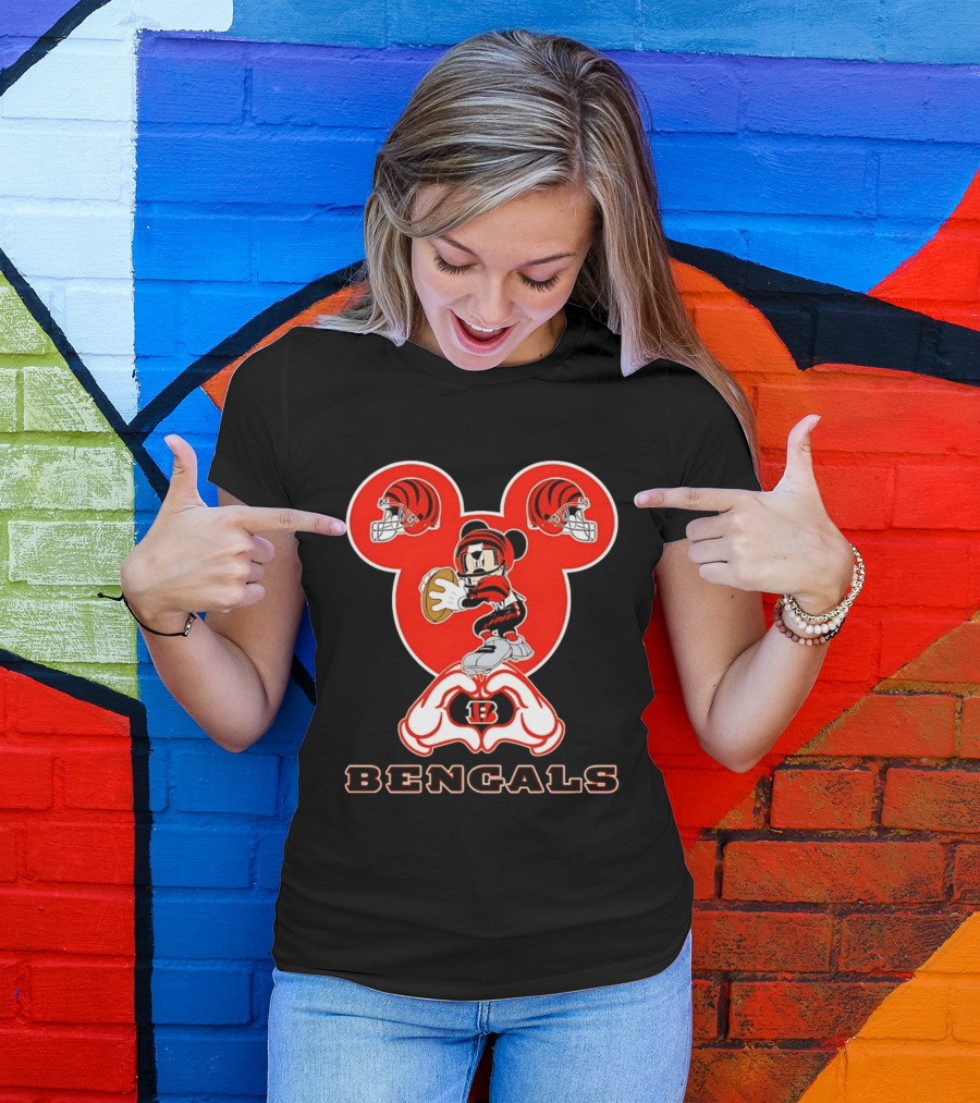 Cincinnati Bengals Mickey Mouse Football Heart Hands T-Shirt