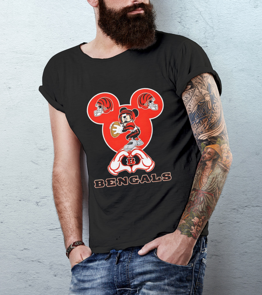 Cincinnati Bengals Mickey Mouse Football Heart Hands T-Shirt
