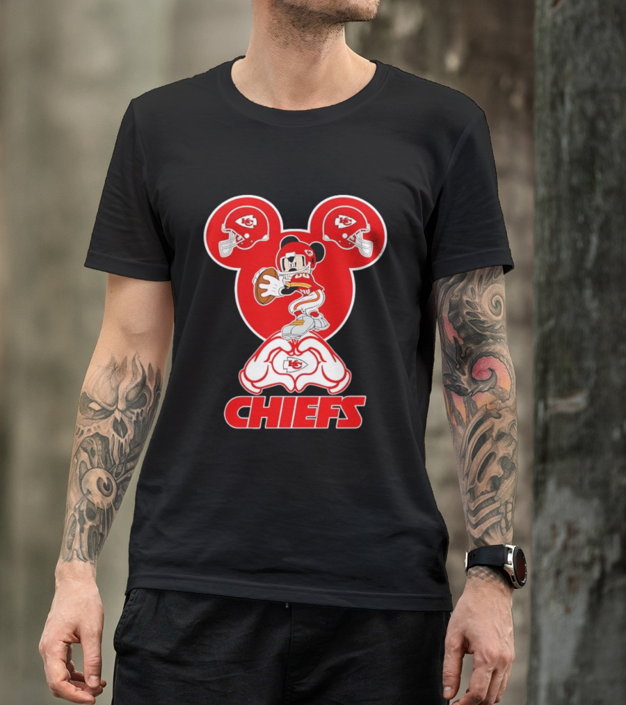 Kansas City Chiefs Mickey Mouse Football Love Heart Hands T-Shirt