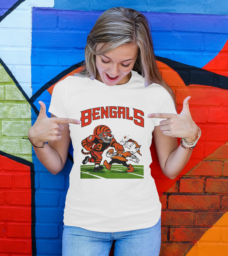Bengals Tiger Player Tackling Browns Elf Cleveland Rivalry T-Shirt
