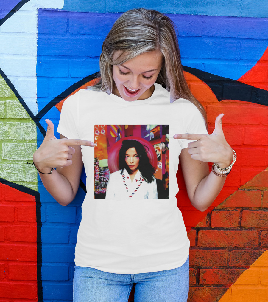 Anne Hathaway Björk And T-Shirt