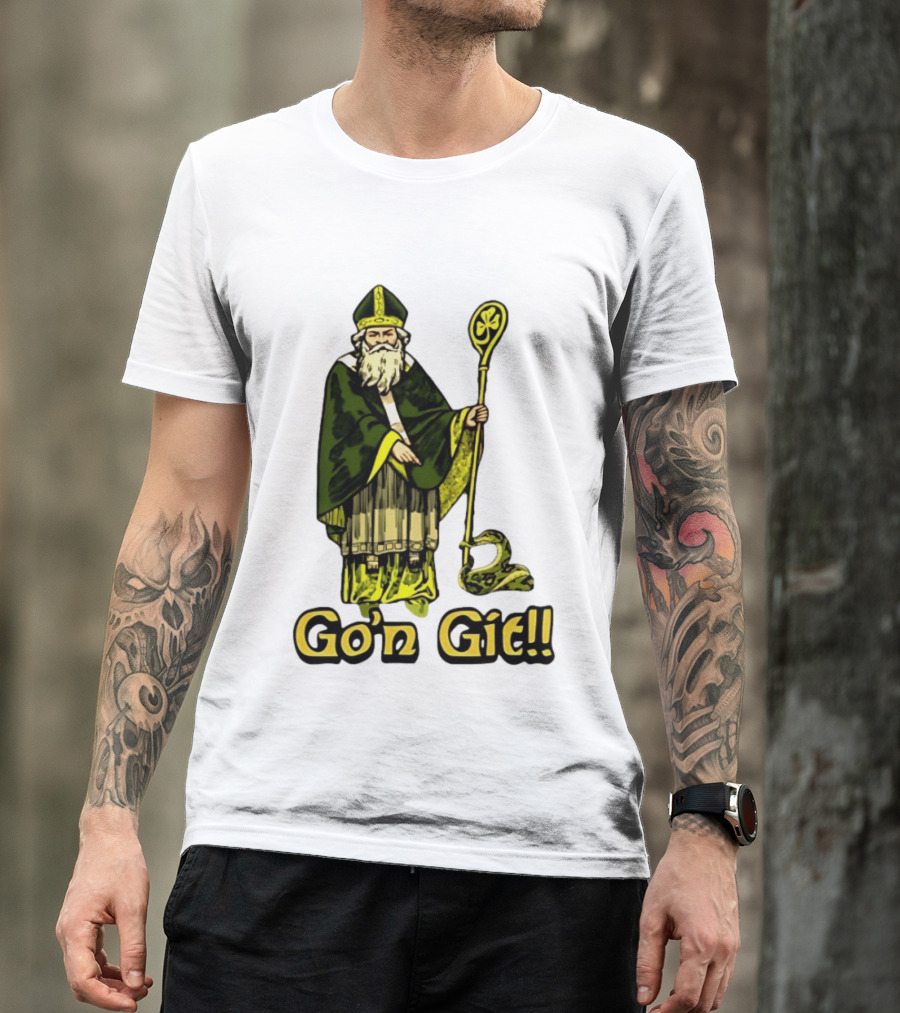 St Patrick With Shamrock Staff And Snake Go'n Git T-Shirt