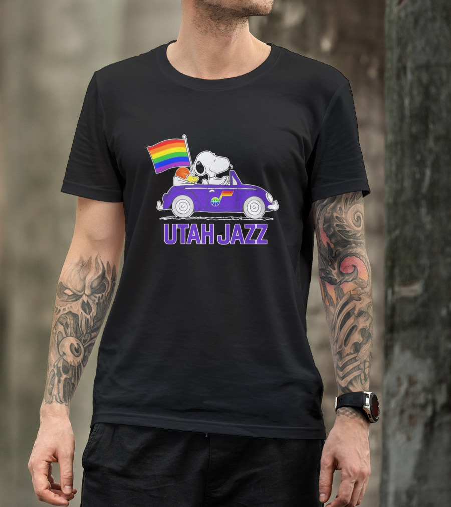 Utah Jazz Snoopy Woodstock Driving Rainbow Flag Car T-Shirt