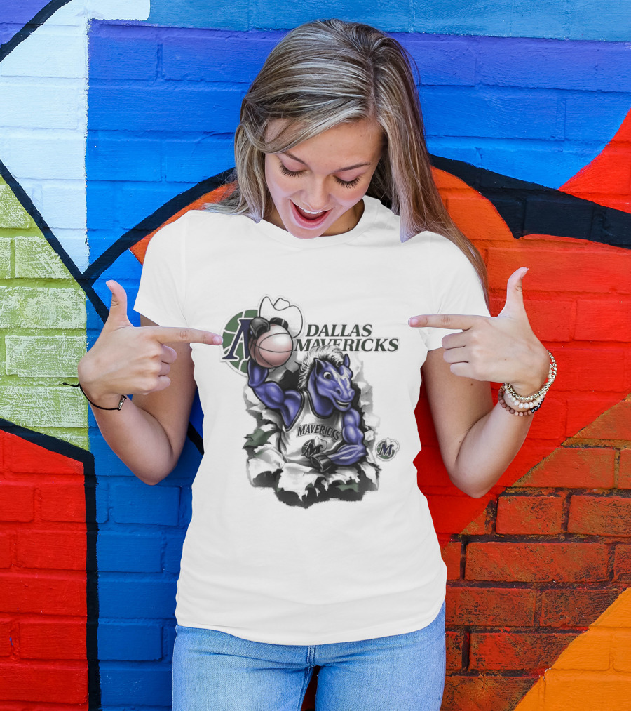 Dallas Mavericks Mitchell & Ness Breakthrough Basketball Horse T-Shirt