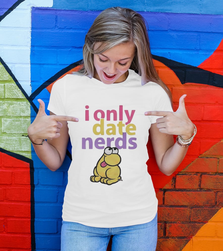 I Only Date Nerds Colorful Cartoon Worm Fun Playful Humor T-Shirt
