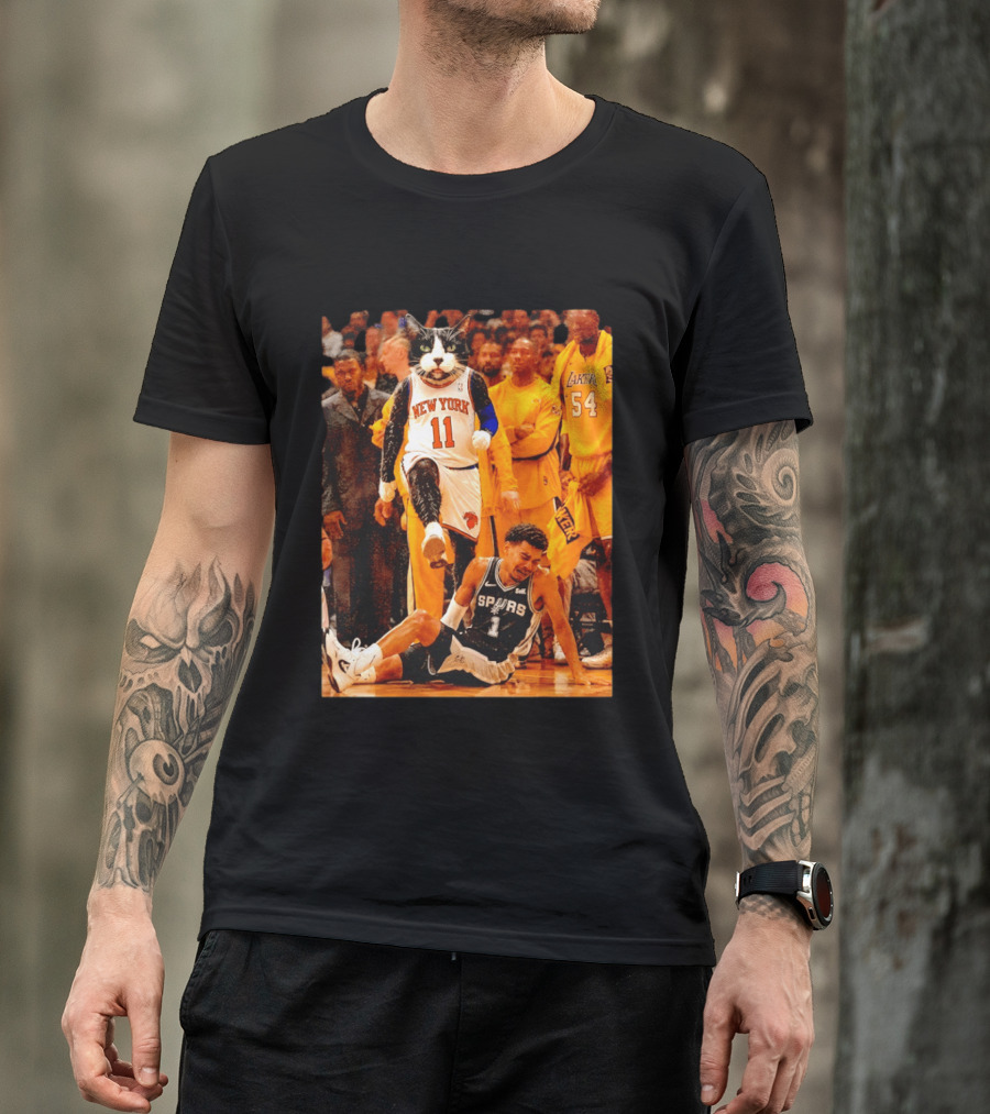 New York Knicks 11 Cat Dunks On Spurs Player Victor Wembanyama With Crowd And Lakers Players T-Shirt