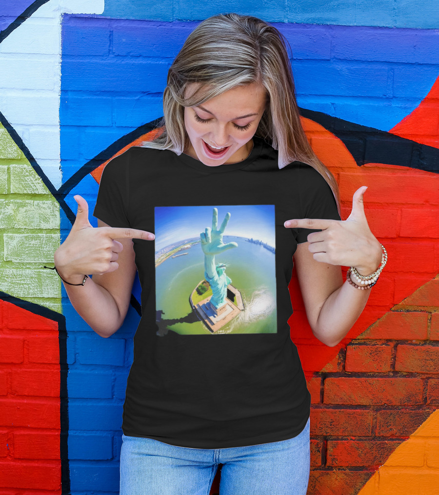 Jalen Brunson Statue Of Liberty Victory Gesture Photo T-Shirt