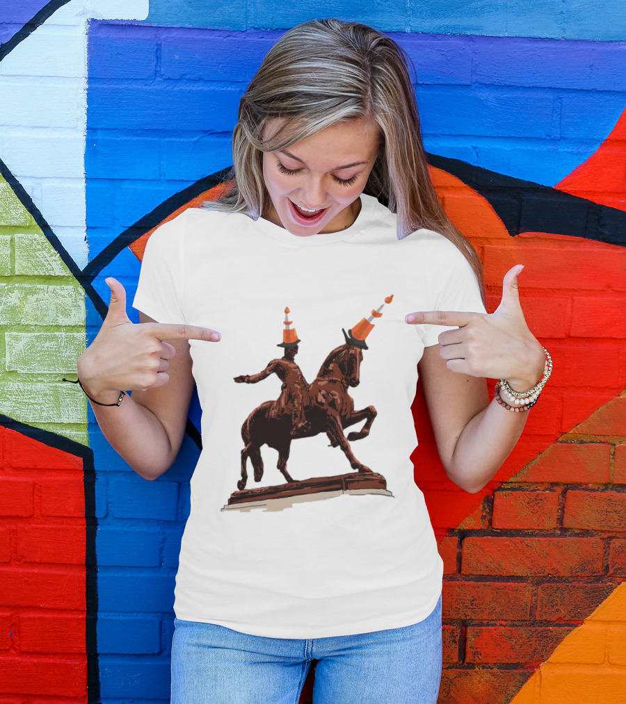 Duke Of Wellington Statue Cone Hat Glasgow Scottish T-Shirt