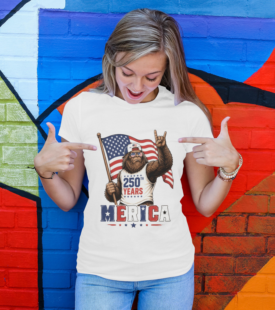 250th Years Bigfoot Merica American Flag 4th Of July Patriotic Independence Day T-Shirt