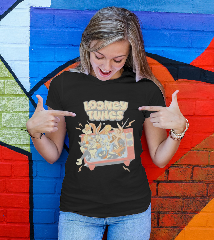 Wbs Shop Looney Tunes Characters In A Retro TV Display T-Shirt
