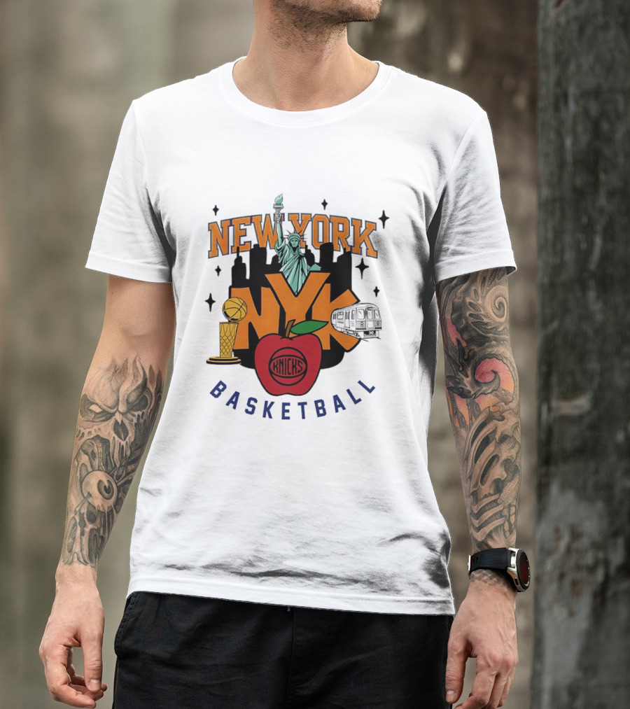 New York Knicks NYK Big Apple Basketball Statue Subway Skyline T-Shirt