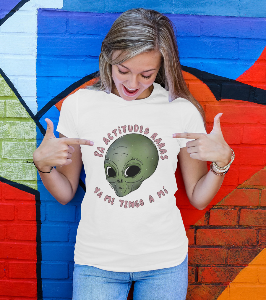 Pa Actitudes Raras Ya Me Tengo A Mi Alien Head T-Shirt