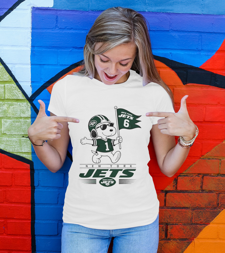 Snoopy Peanuts New York Jets Football 6 1 T-Shirt