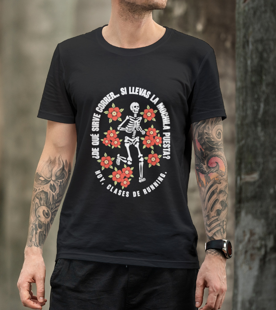 De Que Sirve Correr Si Llevas La Mochila Puesta Hoy Clases De Running Esqueleto Y Flores Rojas T-Shirt