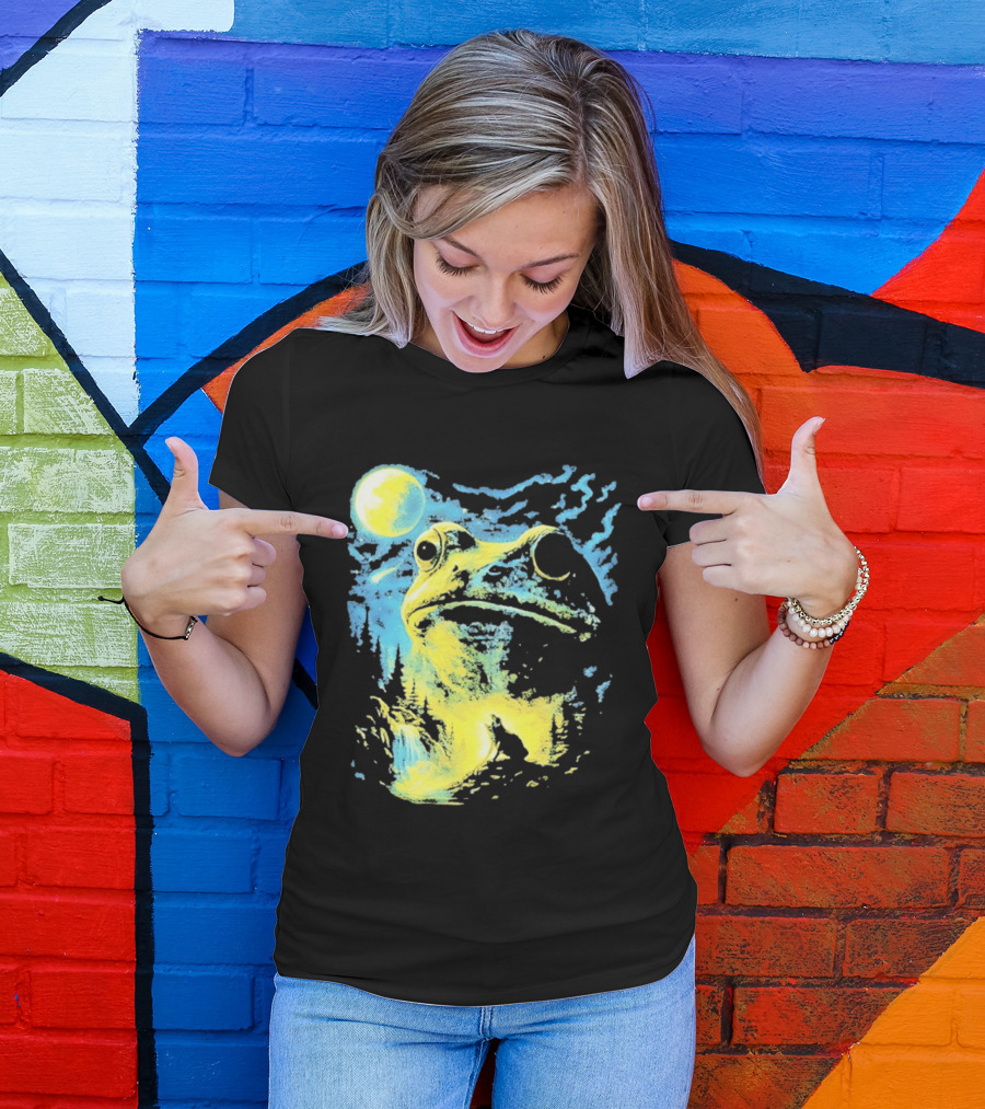 Howling Wolf Frog Moon Night Scene Surreal Fantasy T-Shirt