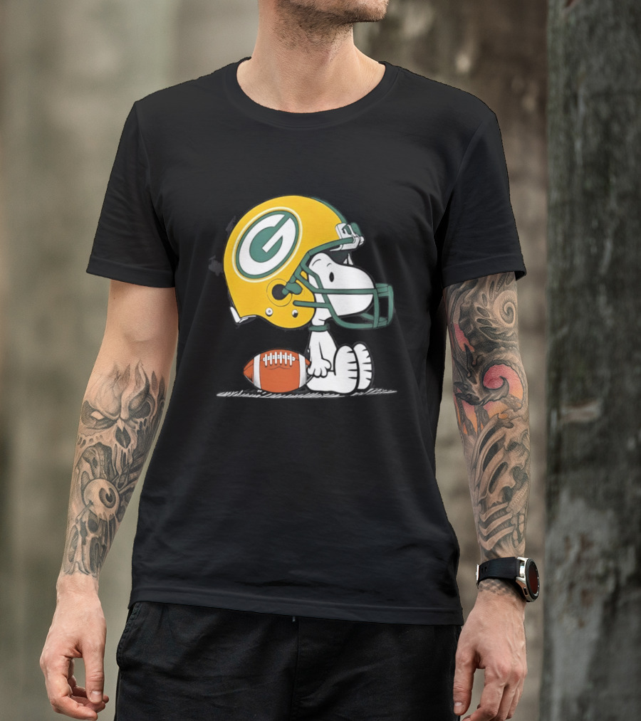 Snoopy Green Bay Packers Football Helmet Collaboration With Peanuts T-Shirt