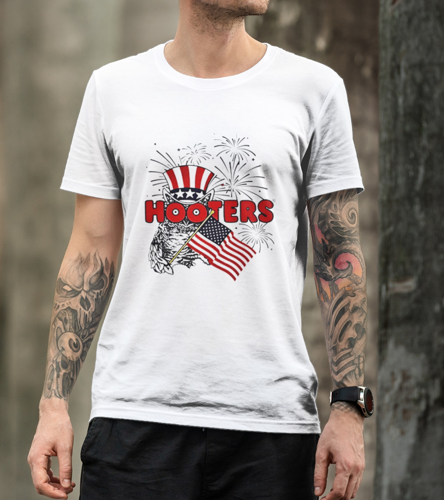 Hooters Uncle Sam Owl USA Flag Fireworks Celebration T-Shirt