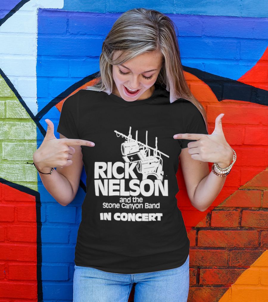 Rick Nelson And The Stone Canyon Band In Concert Trắng Trên Nền đen Dàn đèn Sân Khấu T-Shirt