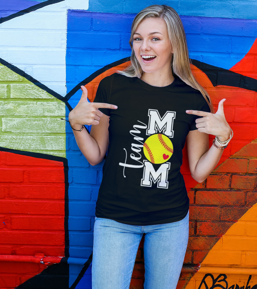 Team Mom Softball Yellow Heart Ball T-Shirt