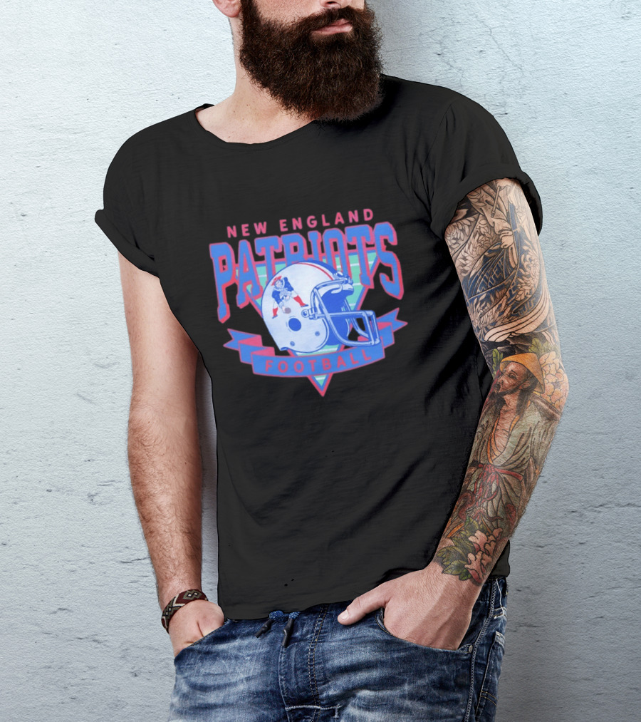 New England Patriots Football Vintage Helmet T-Shirt