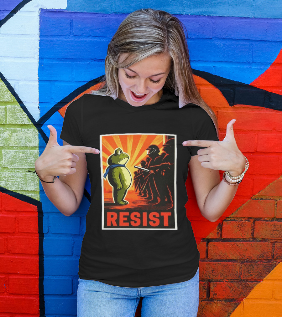 Resist Portland Frog 2025 Anti Fascism Protest Art With Frog And Riot Police T-Shirt
