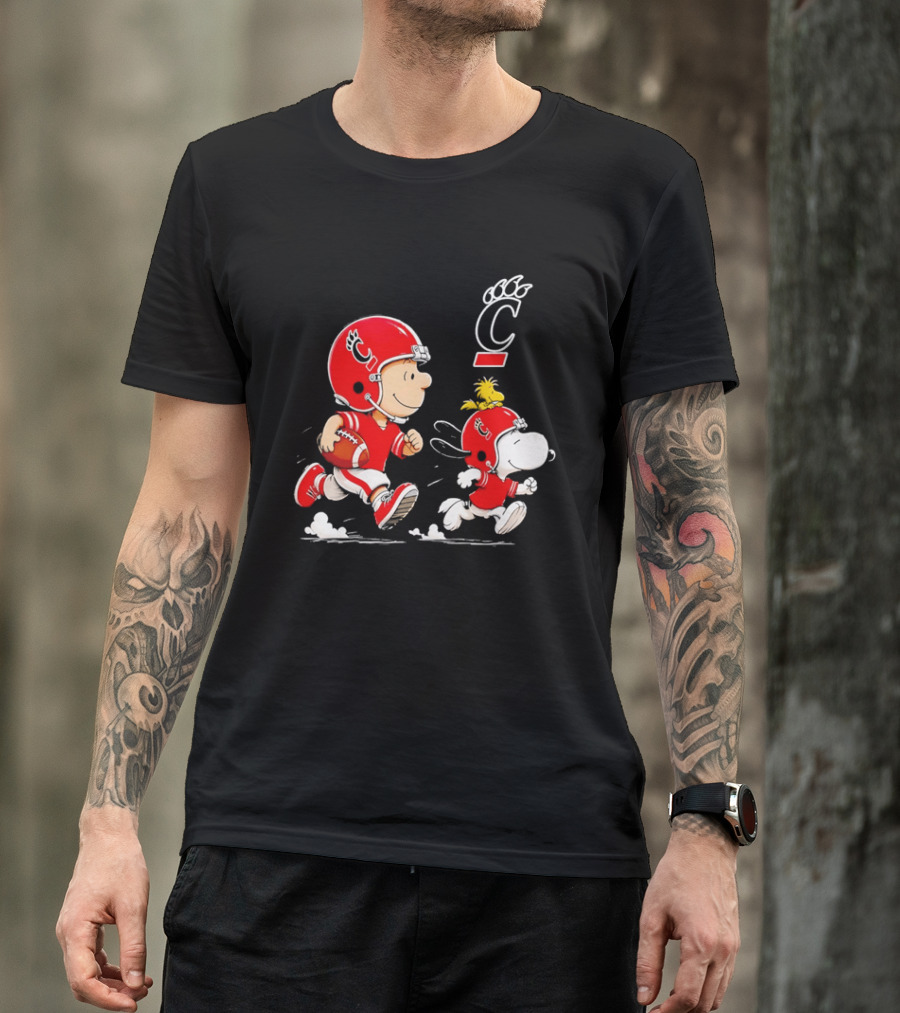 Charlie Brown Snoopy Cincinnati Bearcats Football Running T-Shirt
