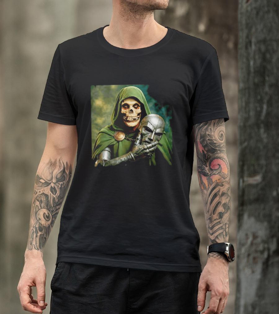 Doctor Doom Skull Face Holding Mask Supervillain Marvel T-Shirt