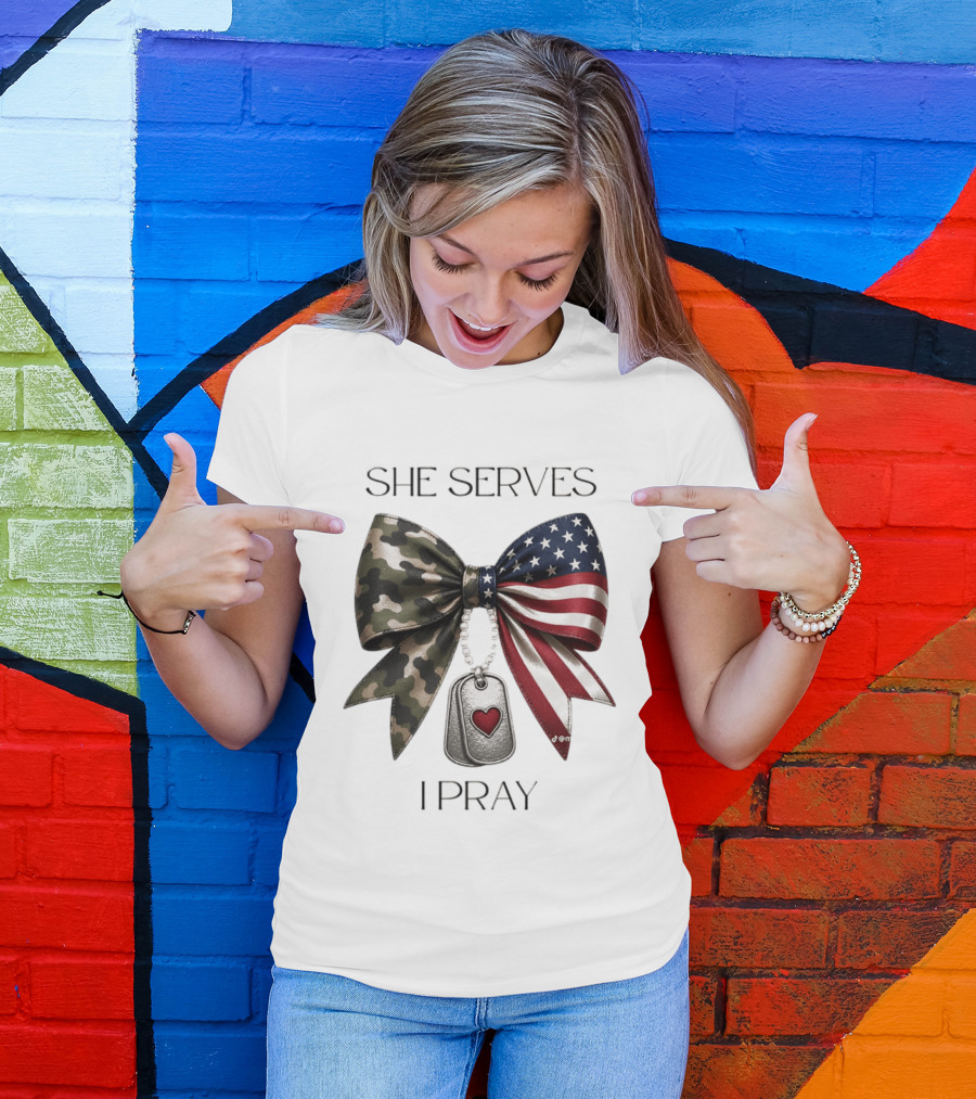 She Serves I Pray USA Flag Camo Bow Dog Tags T-Shirt