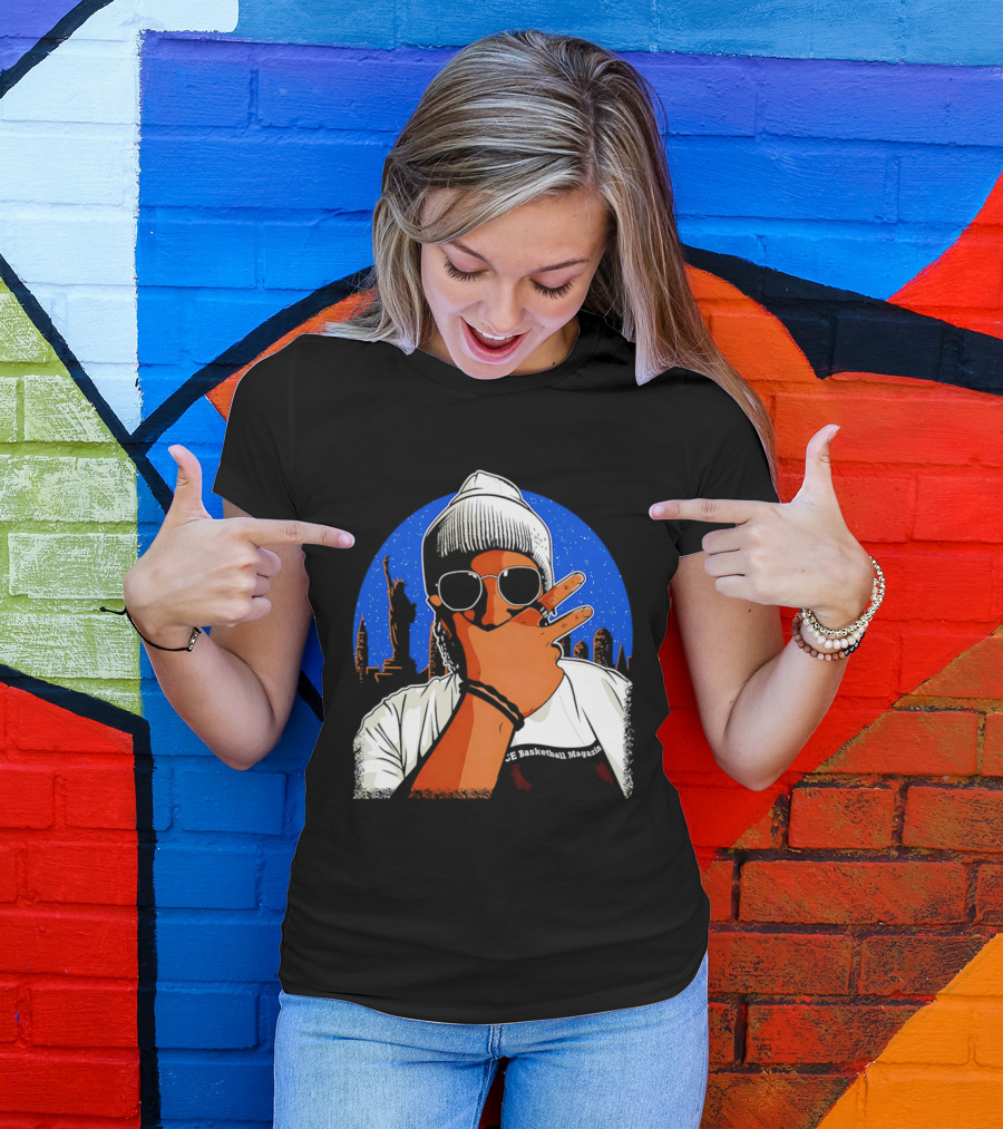 CE Basketball Magazin NYC Skyline Statue Of Liberty Statue Peace Sign T-Shirt