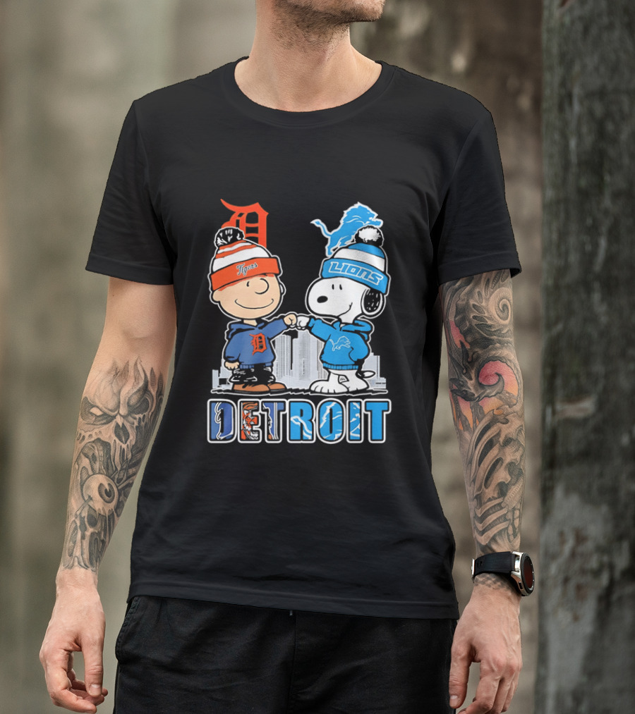 Charlie Brown Snoopy Detroit Tigers Lions Fist Bump Peanuts T-Shirt
