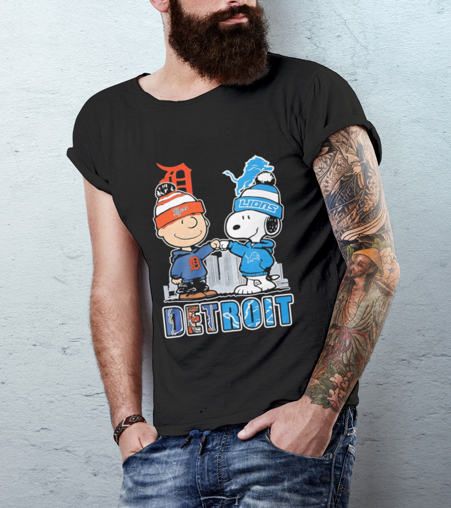 Charlie Brown Snoopy Detroit Tigers Lions Fist Bump Peanuts T-Shirt