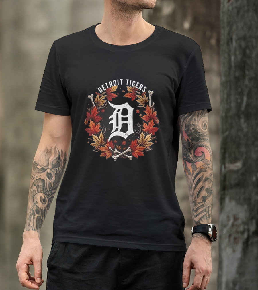 Detroit Tigers Maple Leaves Skull Crossed Bones Halloween Baseballs T-Shirt