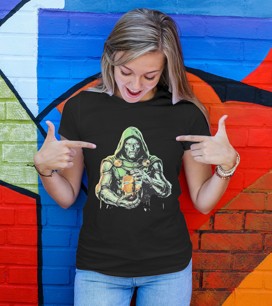 Doctor Doom Marvel Holding Broken Iron Man Mask Iconic Showdown T-Shirt
