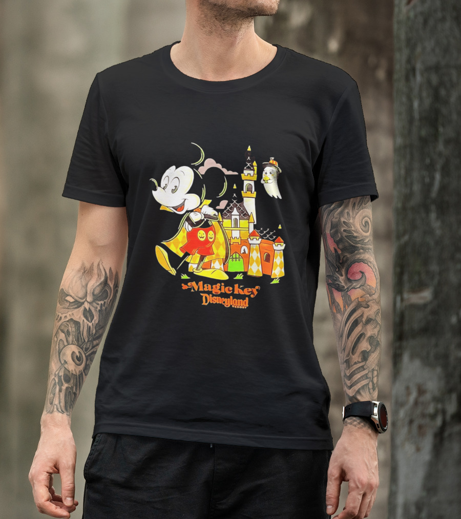 Mickey Mouse Magic Key Disneyland Resort Halloween Castle Ghost T-Shirt
