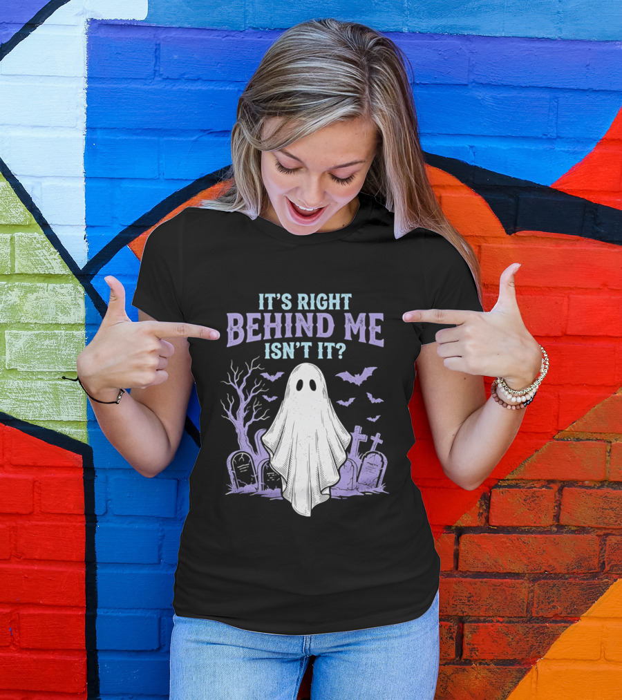 It's Right Behind Me Isn't It Ghost Cemetery Halloween T-Shirt