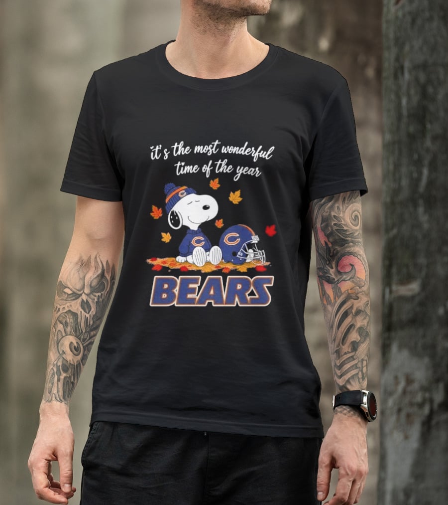 Chicago Bears Snoopy Most Wonderful Time Autumn Leaves Football Helmet T-Shirt