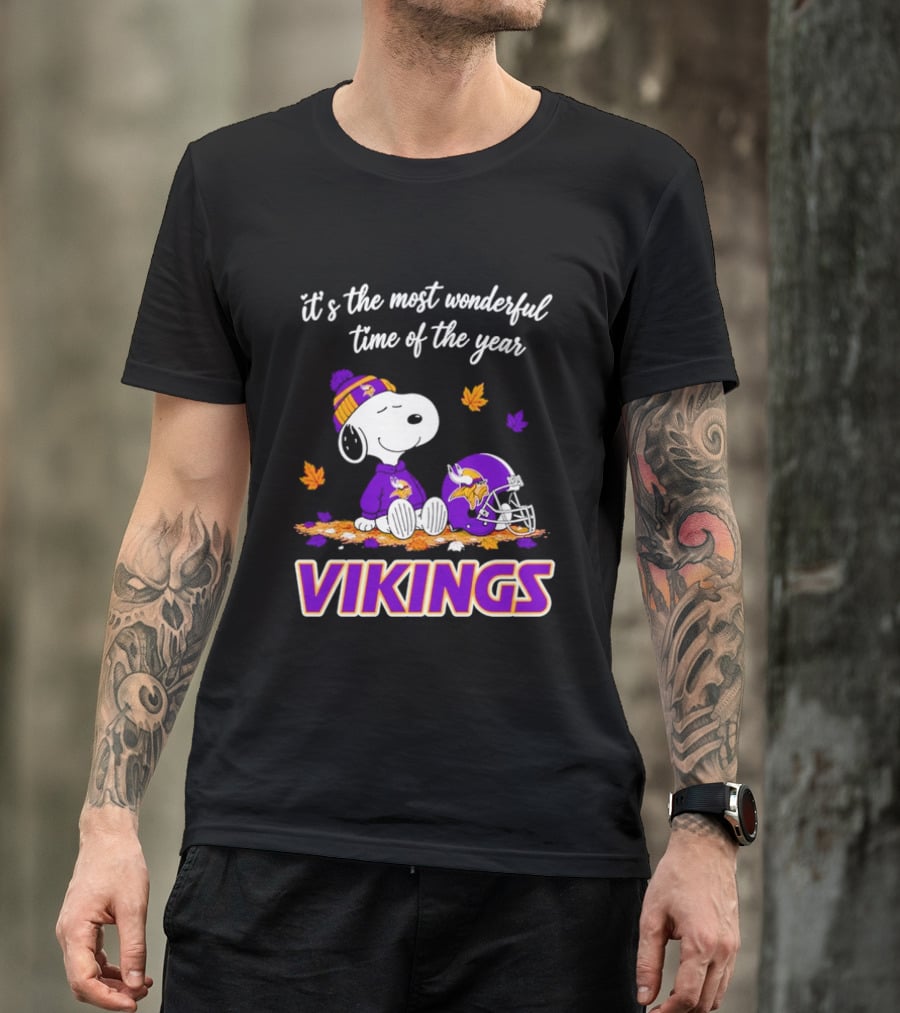 Minnesota Vikings It's The Most Wonderful Time Of The Year Snoopy Sitting Helmet Autumn Leaves T-Shirt